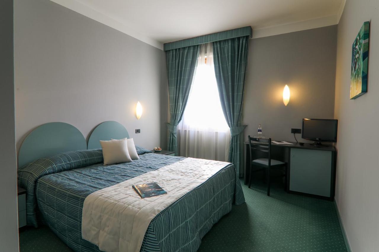 Hotel Vittoria Sondrio Exteriér fotografie